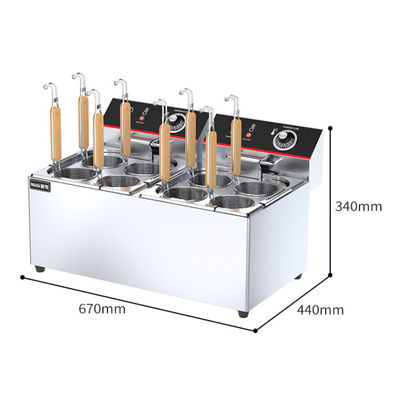 Máquina eléctrica para cocinar pasta de comida rápida en la cocina del restaurante